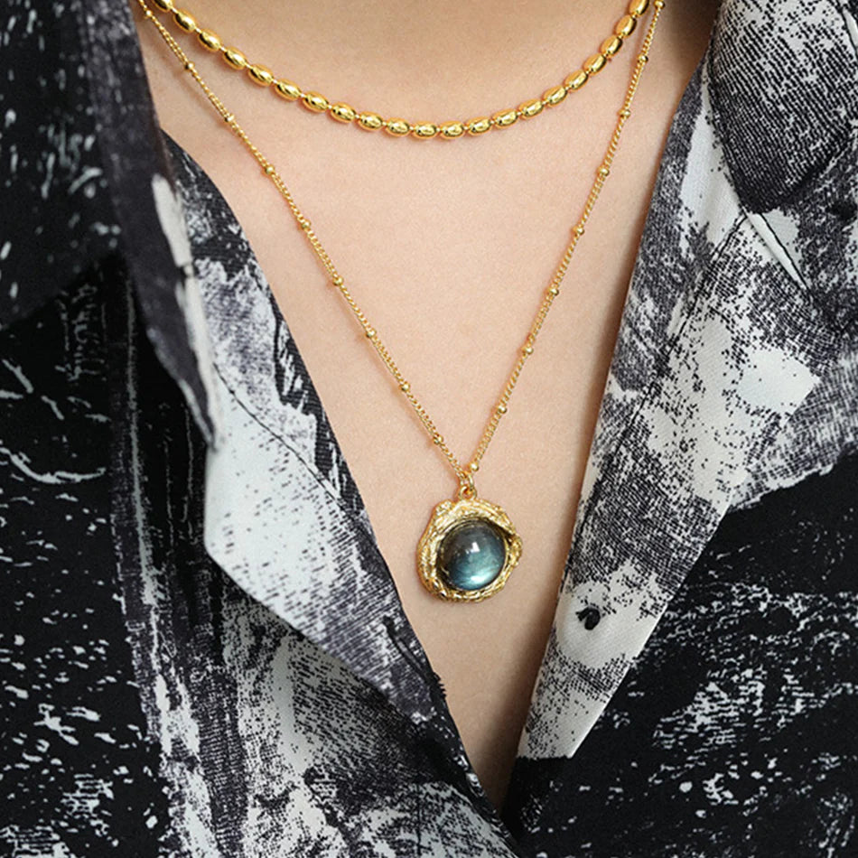 Nelia Necklace in gold